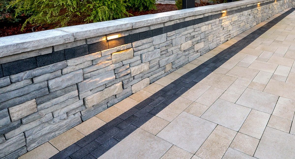 Unilock-Rivercrest-Wall-with-Jumpers-and-Series-3000-accent